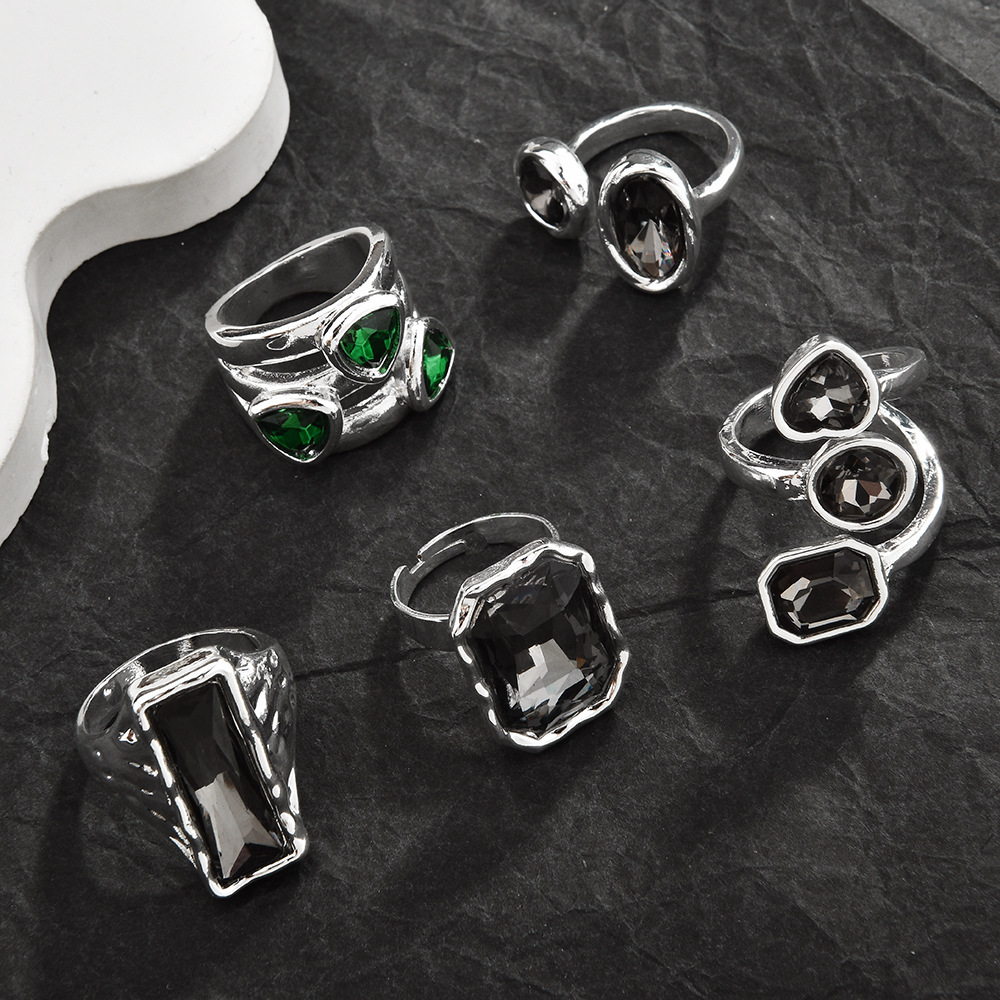 Retro small design ring