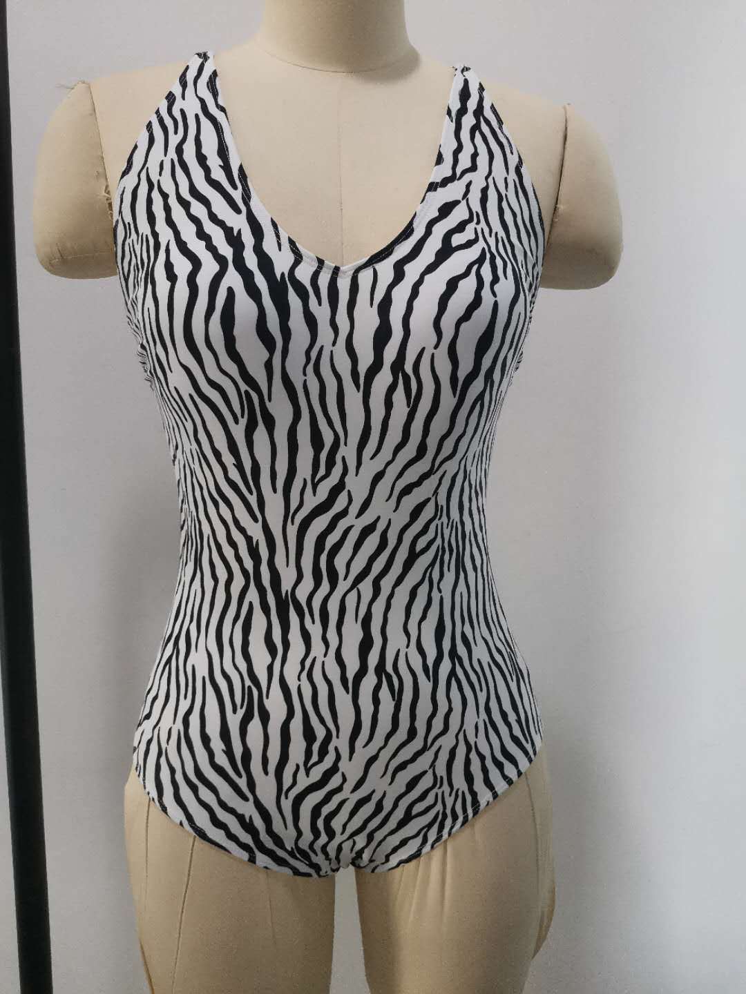 2023�¿�����Ӿ��ӡ���羳���ڵ���ŷ��Ů����Ȫ��Ӿװ���ؽ���