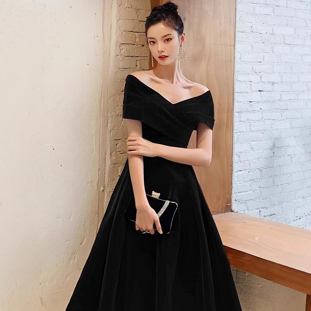 Vestido de noche negro adelgazante, talla grande, con hombros descubiertos, estilo largo, elegante para banquetes, adecuado para fiestas anuales, tallas pequeñas, otoño y primavera.