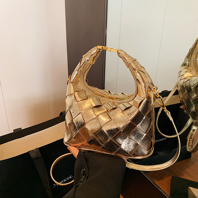 High-End Niche Woven Handbag for Women 2025 Summer Elegant Quilted Versatile Work Commuter Crossbody Bag Trendy High-End Niche Woven Handbag for Women 2025 Summer Elegant Quilted Versatile Work Commuter Crossbody Bag Trendy