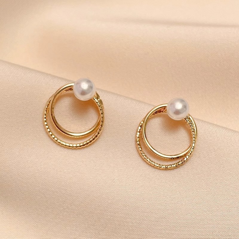 Pendientes de perlas, pendientes de estilo caliente, lujo ligero, pendientes simples de celebridades de Internet, accesorios de Yiwu, venta al por mayor