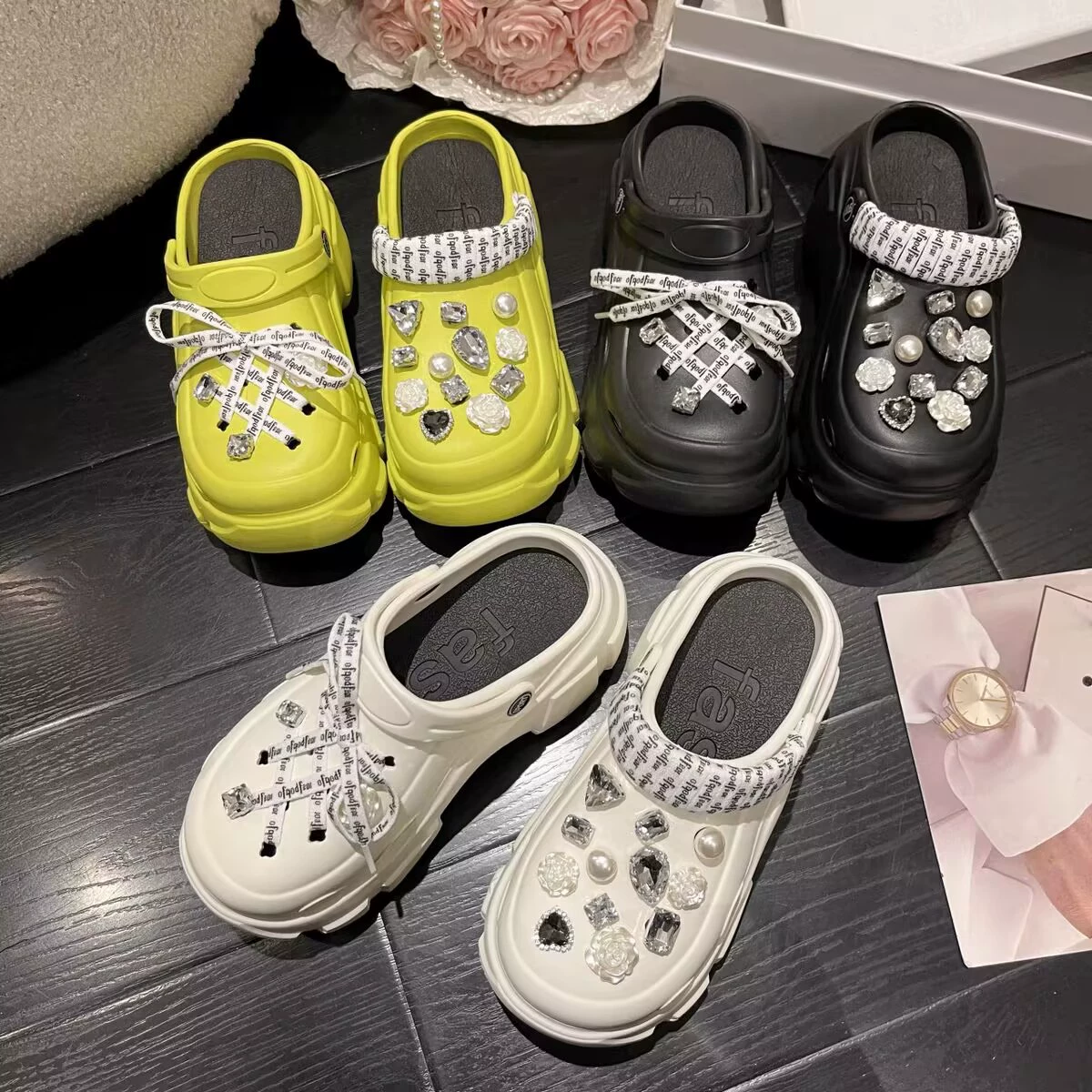 Обувь с пещерой для женщин, носящих на улице 2025 новая сетка красная стразы с толстым дном