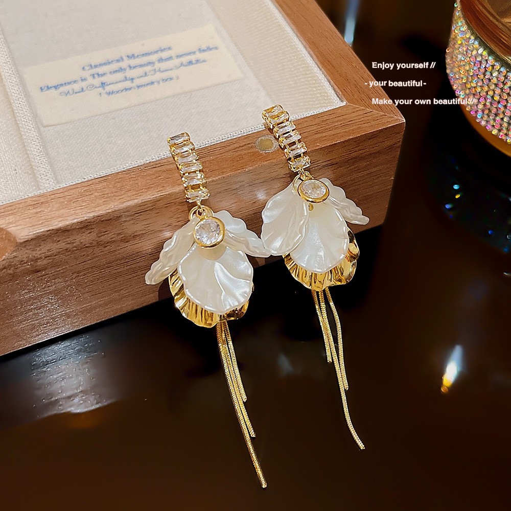 S925 aguja de plata elegante borla pendientes de alta gama simple cara de adelgazamiento pendientes de todo fósforo estilo coreano nuevos pendientes de moda al por mayor