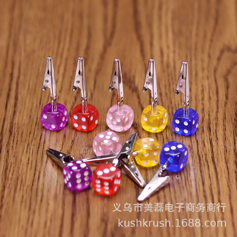 Cross-border direct selling personality creative game dice shape mixed color clip smoke rack anti-smoke holder Roach Clipper