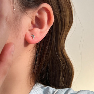 S925 Silver Korean Version Exquisite Star Earrings for Women with Bright Diamonds, Niche Unique Design, Versatile and High-End