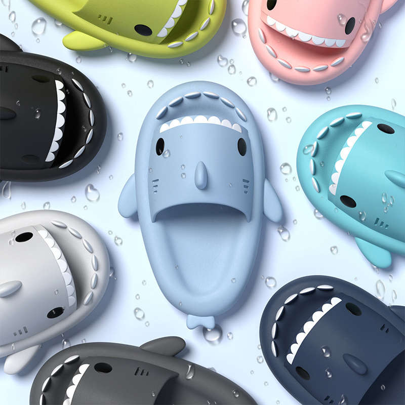 Nuevas zapatillas de tiburón primavera-verano zapatillas de tiburón anti olor caseras pareja zapatillas de sandalias EVA mujer