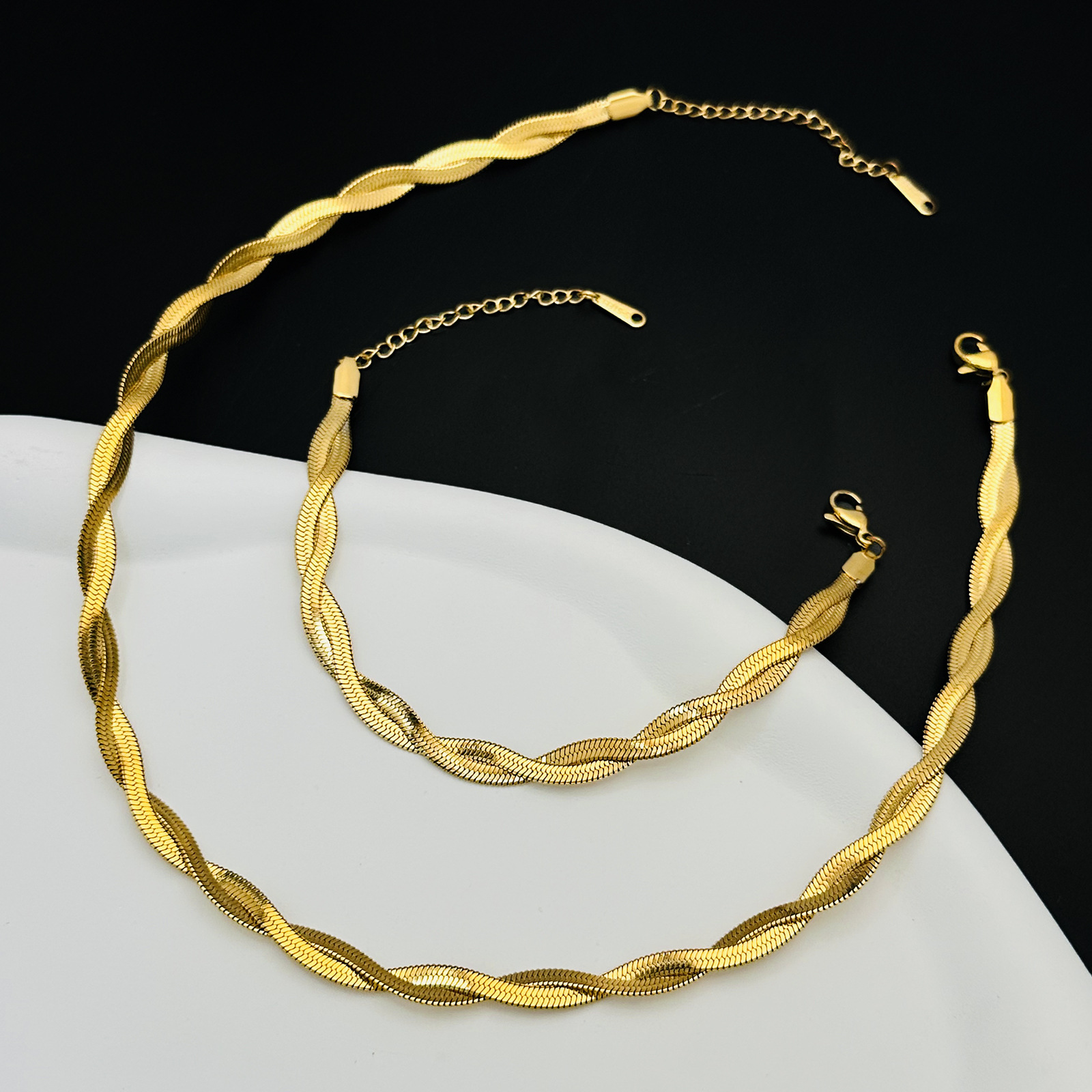 Nicho de diseño de cadena de clavícula de acero inoxidable trenzado de dos hebras pulseras de oro 18K collares joyas de tobillas para mujeres