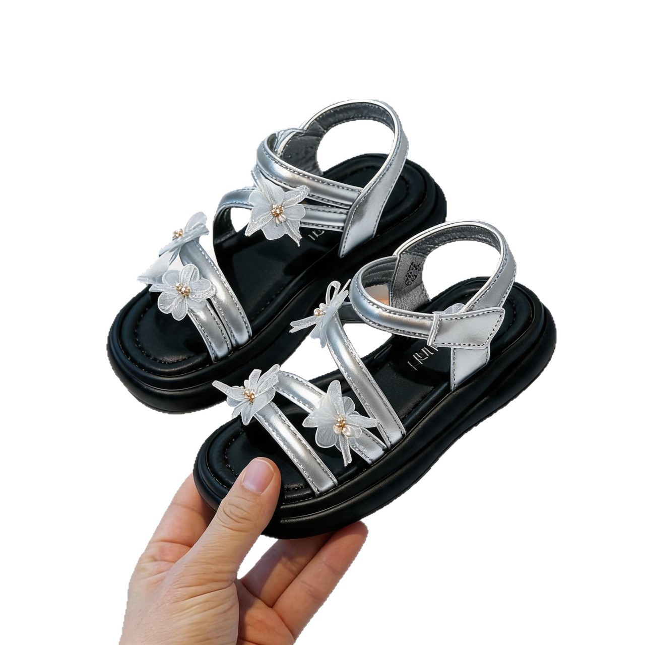 Zapatos casuales de moda de niñas versátiles 2026 verano nuevos niños huecos zapatos de princesa de dedo abierto zapatos de encaje de flores image 6