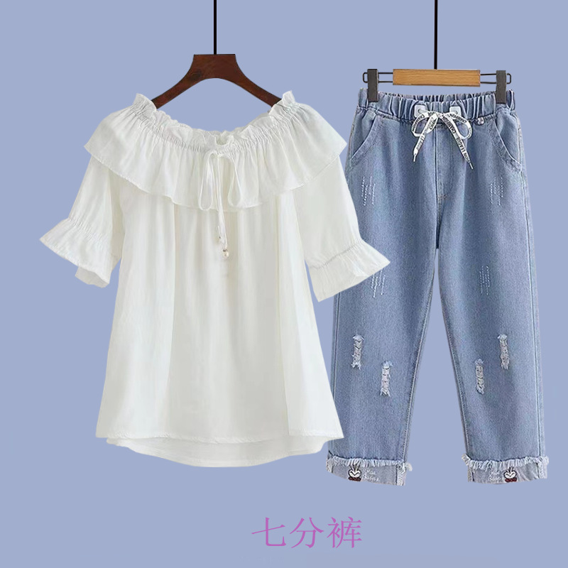 White trousers, with short sleeve