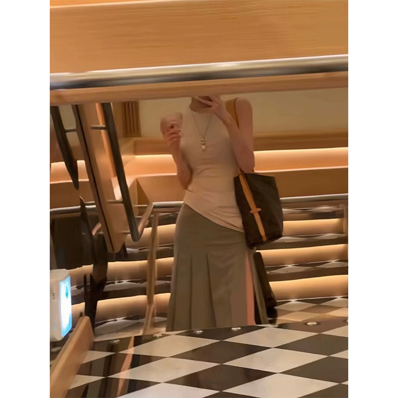 Chicyou "South Korean Sister" Korean Women's Elastic Vest + Zippered Slit Skirt Set