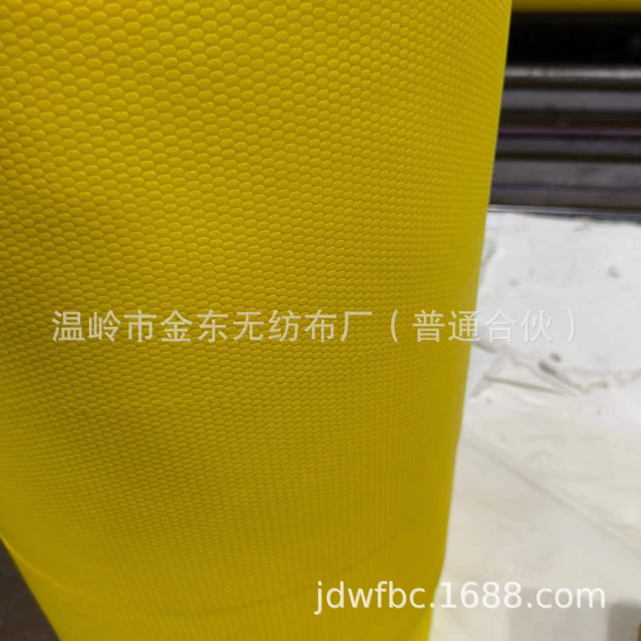 箱包用PP防粘无纺布 圆点无纺布 唐草纹无纺布 黑白彩色按需生产