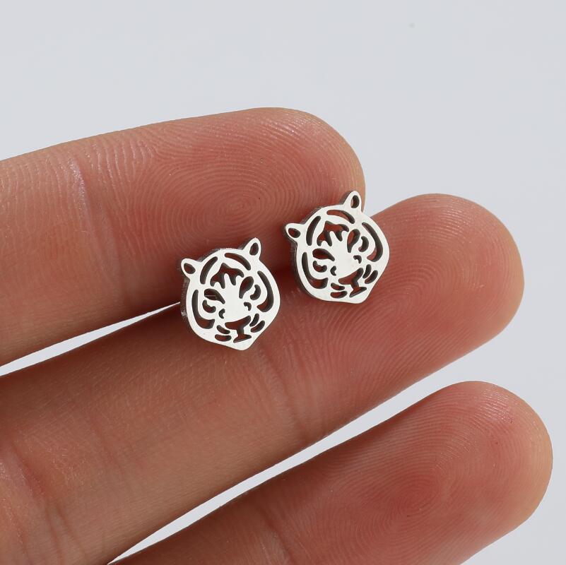 Simple Style Animal Titanium Steel Ear Studs Plating No Inlaid Stainless Steel Earrings