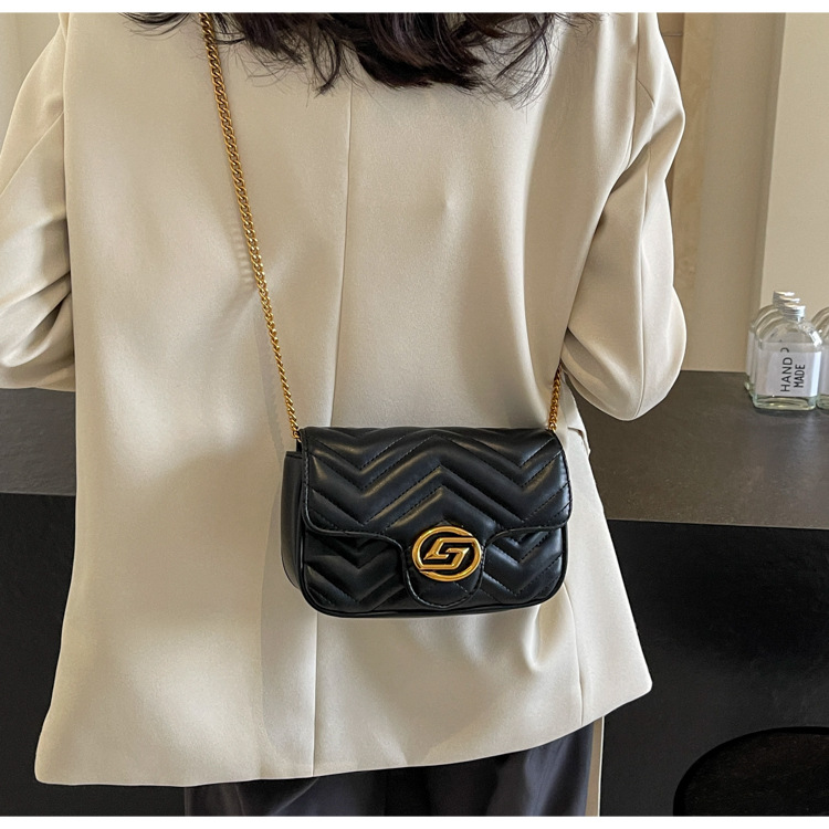 Catena 2024 Nuova Moda Lingge Versatile Spalla Morbida Pelle Dopamine Luce Borsa a Tracolla di Lusso_voghion.com