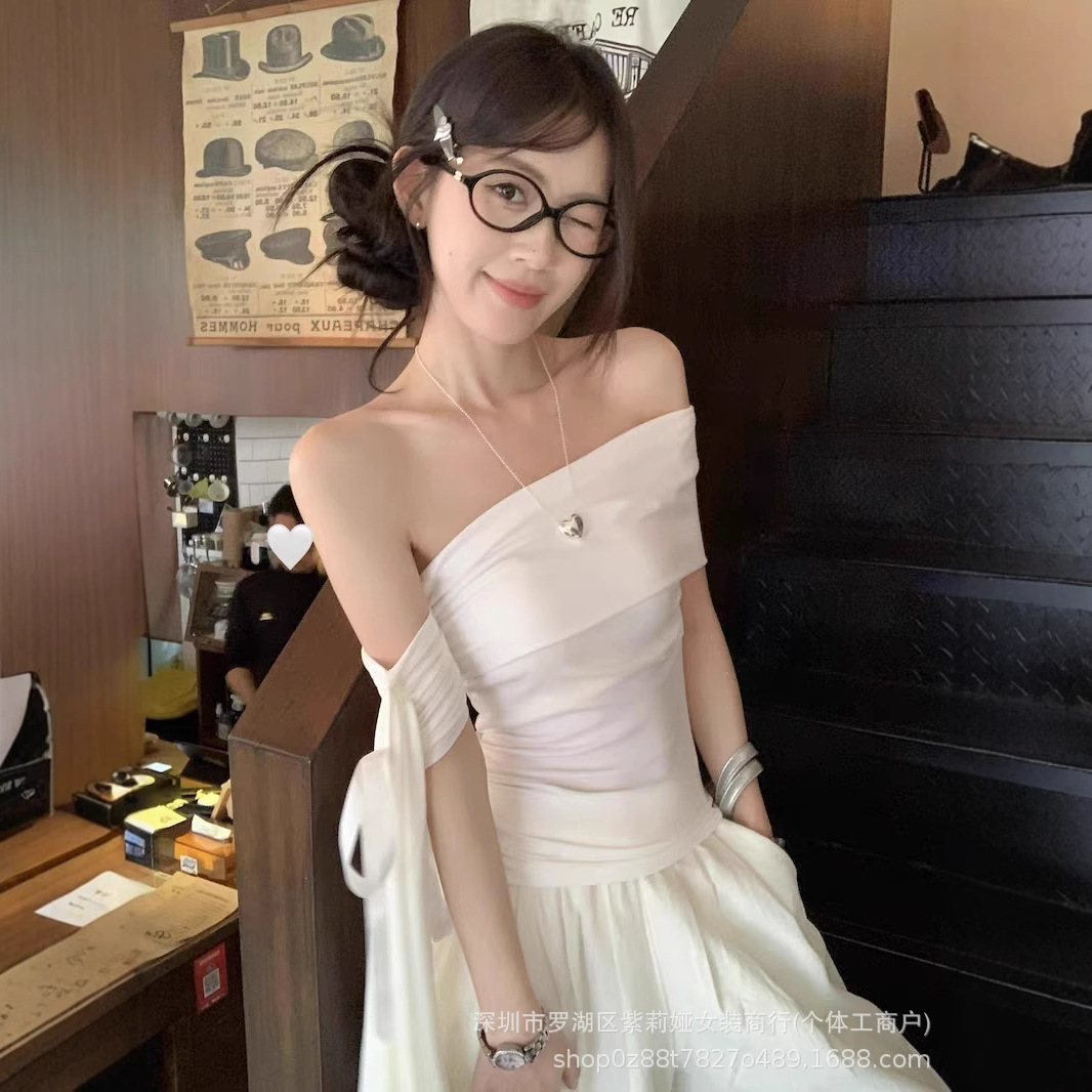 순수한 욕망 스타일 오프 숄더 불규칙한 날씬한 어깨 티셔츠 여성용 여름 슬림 핏 슬리밍 디자인 센스 화이트 오프 숄더 탑