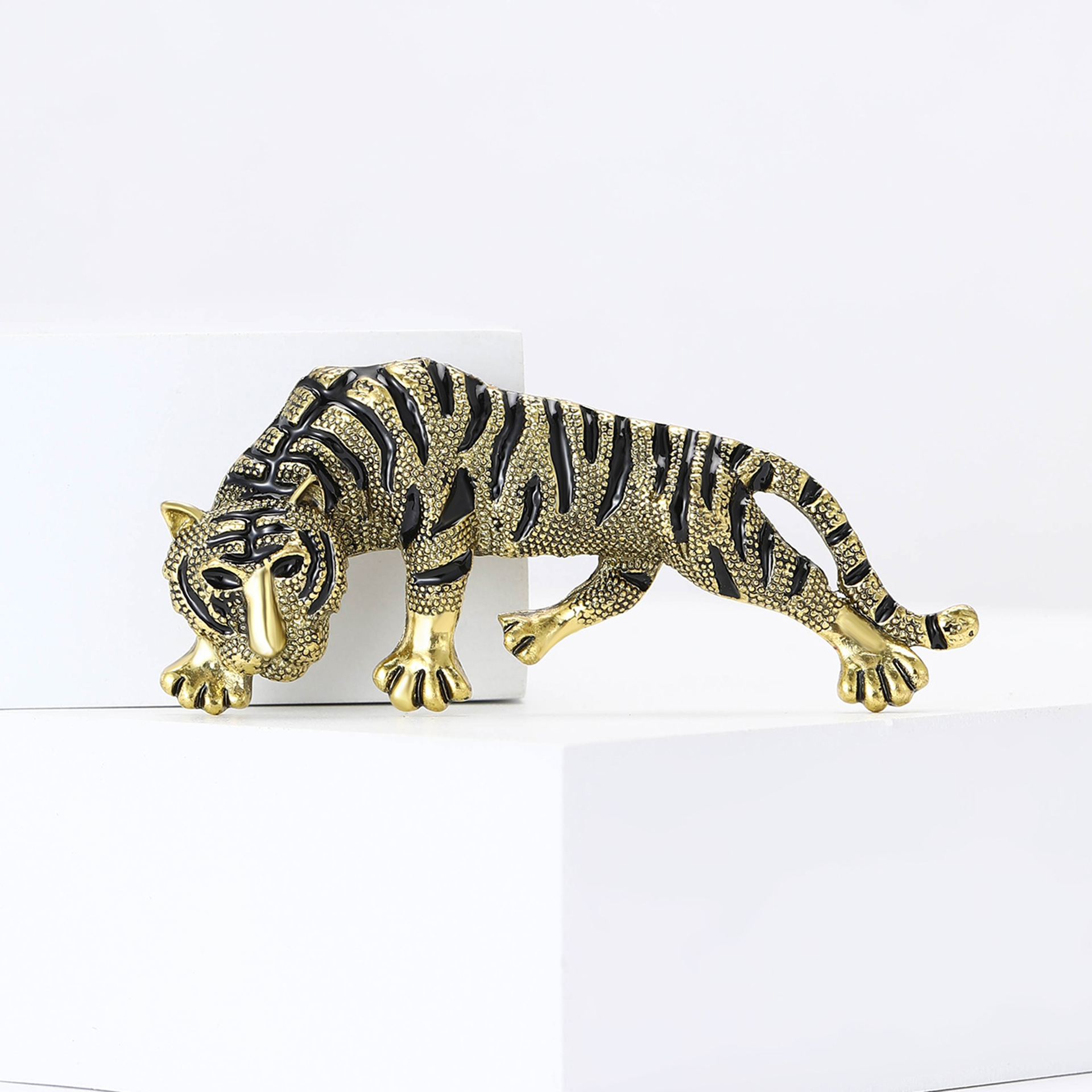 New Retro Aggressive Alloy Enamel Tiger Brooch Creative All-match Men's Suit Coat Corsage Jewelry Pin