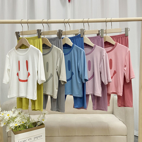 Spring and summer Modal children's home clothes, men's and women's baby pajamas, pajamas, air-conditioned clothes suits, smiling parent-child models