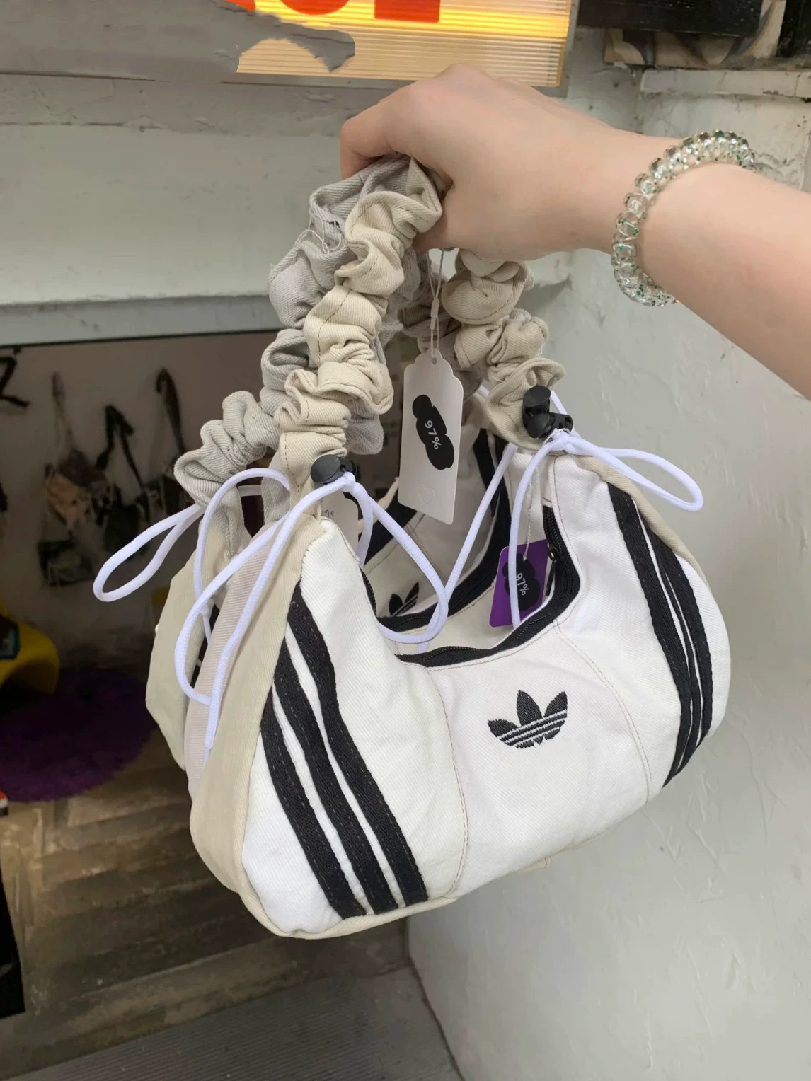 Сумка-пахвовка (Adidas) clover плиссированная, холщовая с контрастными полосами, 25×7×13 см