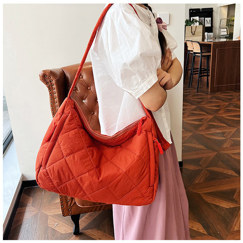 Autumn and winter new cotton clothing bag women's niche rhombus versatile single shoulder crossbody bag large capacity student class handbag