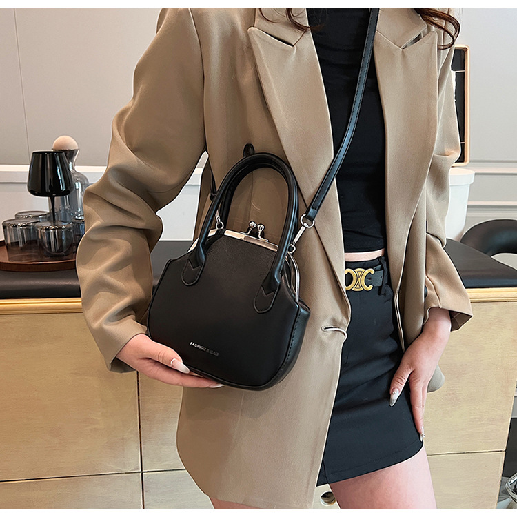 Women's Medium Pu Leather Solid Color Vintage Style Classic Style Buckle Dome Bag display picture 29