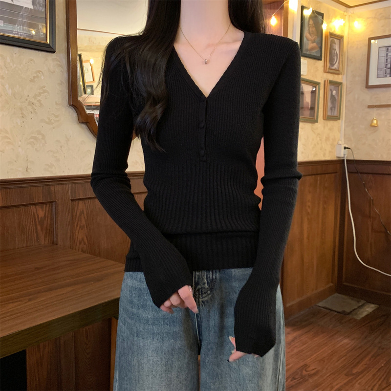 甜辣妹半开V领纽扣修身显瘦长袖针织打底衫女韩版气质露锁骨上衣|undefined
