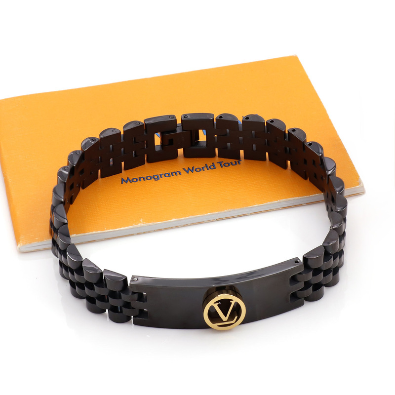 European and American style black titanium steel bracelet for men, featuring a V-shaped geometric chain design, non-fading, simple, stylish, and versatile accessory European and American style black titanium steel bracelet for men, featuring a V-shaped geometric chain design, non-fading, simple, stylish, and versatile accessory