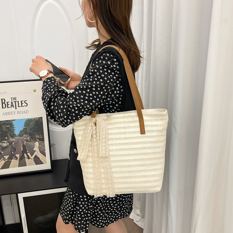 Women's Medium All Seasons Straw Solid Color Fashion Square Open Tote Bag display picture 1