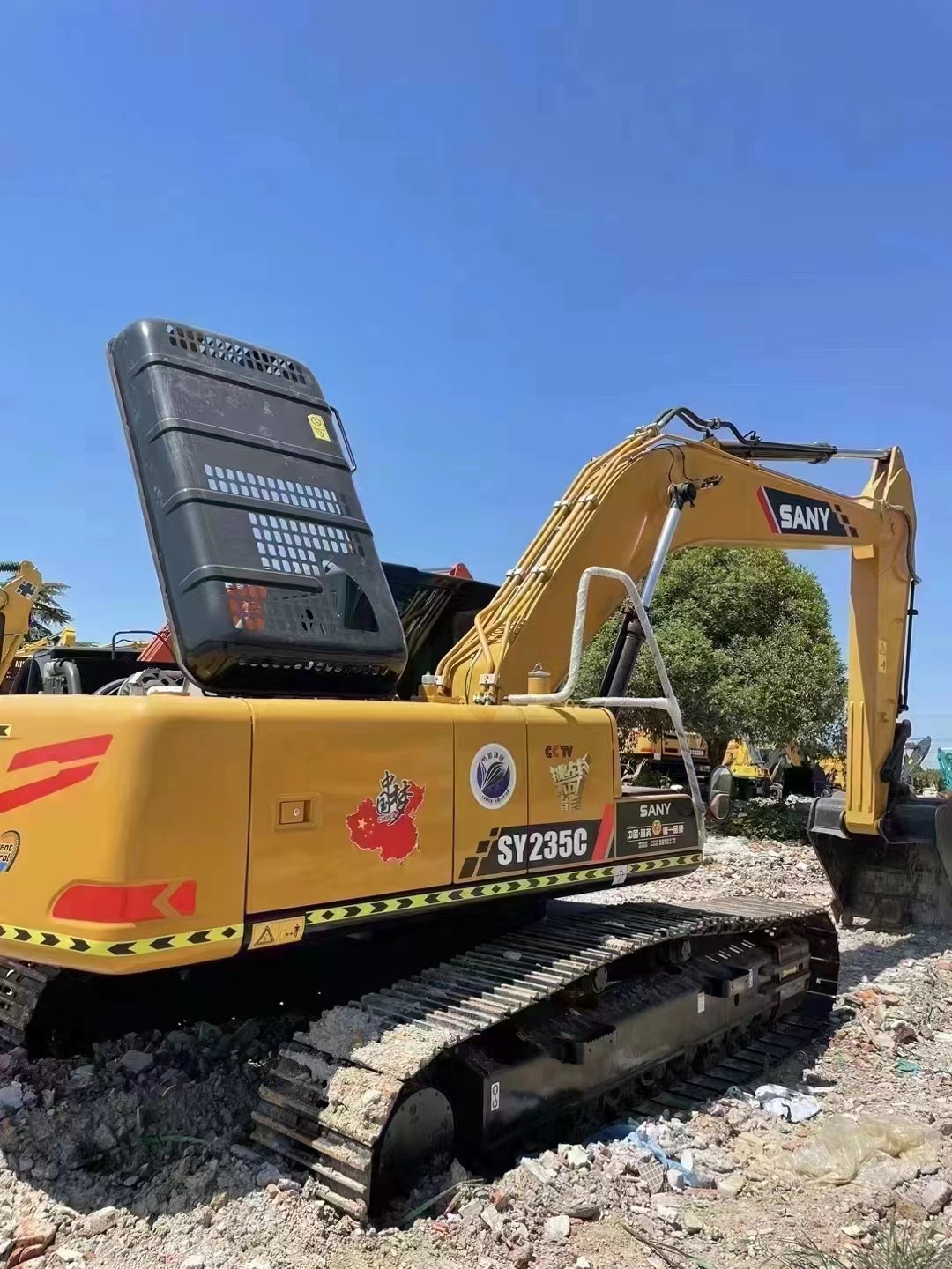 Comercio exterior dedicado a la segunda mano tres 135 155 215 235 305 excavadora Zhejiang Guangdong ciudad de compra