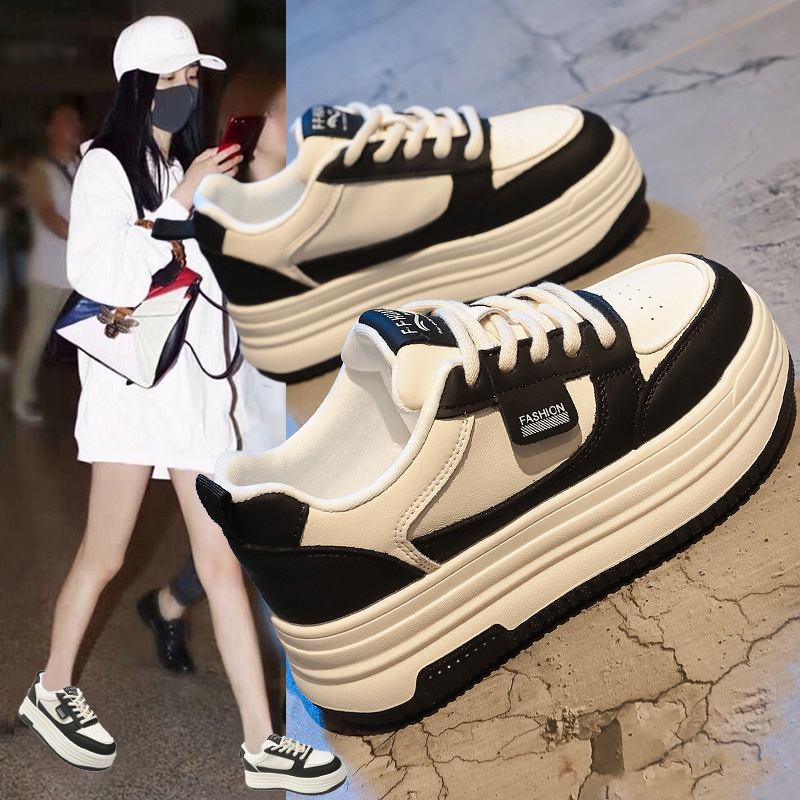 Zapatos blancos de primavera y otoño de 2024 nuevas zapatos de skate de altura de suela gruesa, zapatos casuales muffins