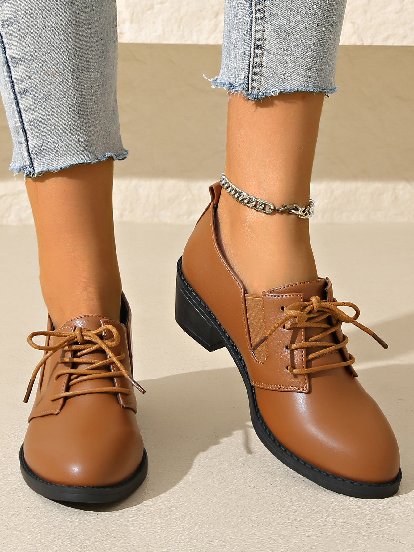 Dames retro veterschoenen met blokhak van leer voor formele look_voghion.com