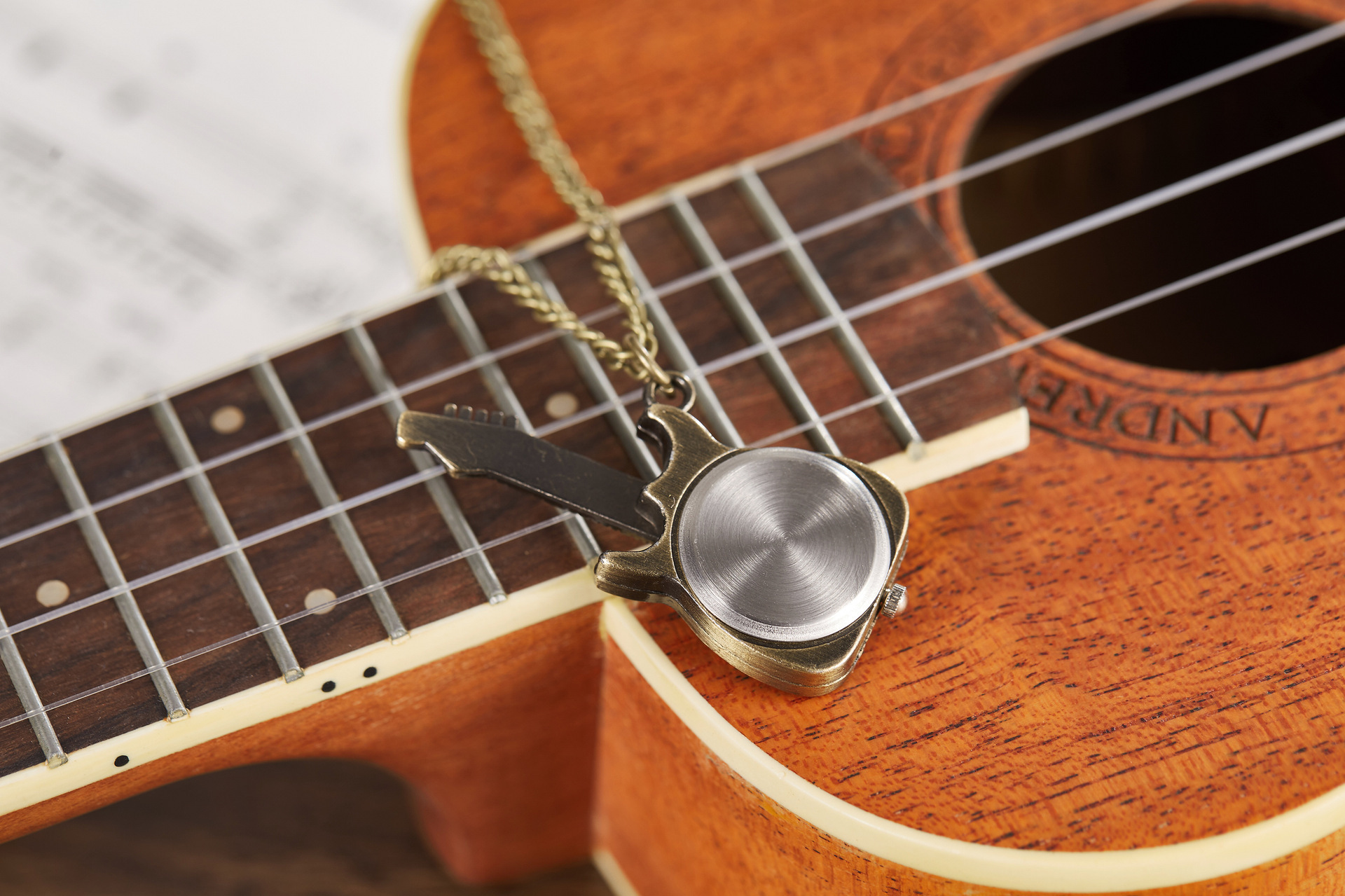 40g Weight Pocket Watch Jewelry Accessory Type Ordinary Glass Mirror Material Alloy Strap Material Pointer+Number Display Type Round Dial Shape Daily, Street Occasion Quartz Movement Guitar, Bicycle, Key Pattern All Seasons Season Unisex Gender Vintage Style Style Vintage Style Guitar Bicycle Key Quartz Pocket Watch Women's Watches 3