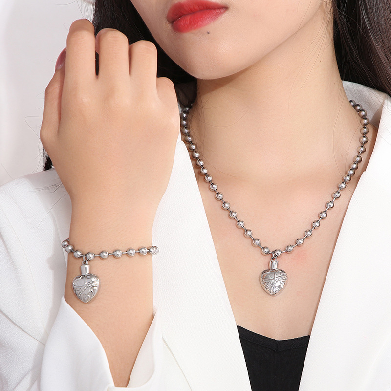 Simple Style Style PVD Coated 18K Gold Plated Heart Shape Titanium Steel Simple Style Waterproof Non Tarnish Jewelry Set