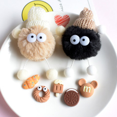 人気のかわいいぬいぐるみの石炭のボールのビスケットの樹脂の部品の穴の靴のdiyの材料の卸売りのpj1319