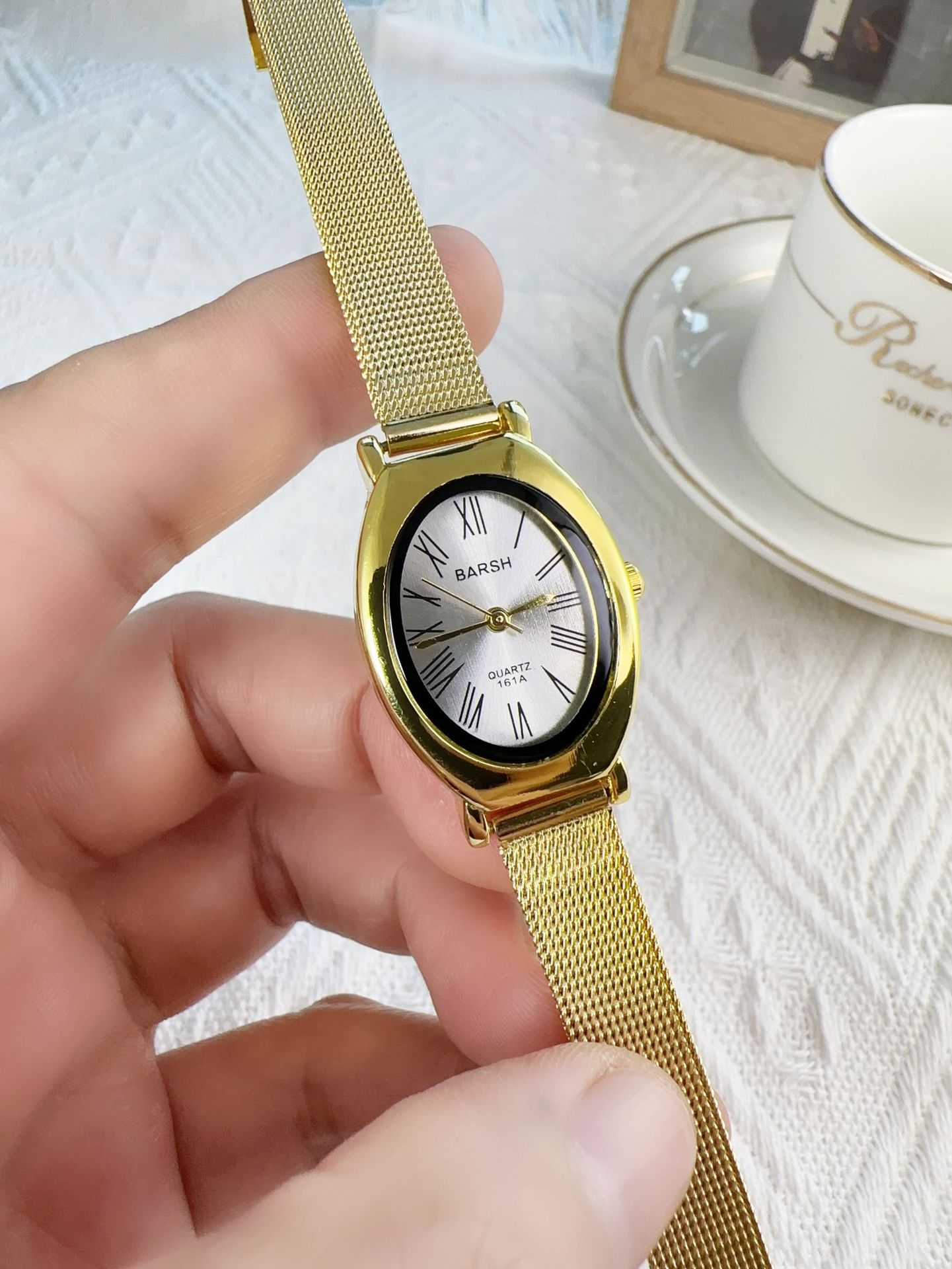 85g Weight Ordinary Glass Mirror Material Alloy Strap Material Watch Classification Pointer, Number Display Type Concealed Buckle Buckle Style Oval Dial Shape Weekend, Learning, Daily Occasion Quartz Movement Geometric Pattern All Seasons Season Women's Gender Casual, Modern Style Style Casual Modern Style Geometric Concealed Buckle Quartz Watch 无