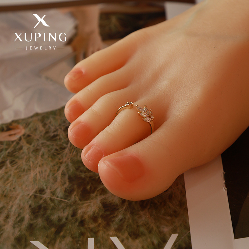 Anillo de hoja con piedra artificial de color 14k, chapado en aleación, de Xuping, joyería moderna y versátil para mujer.