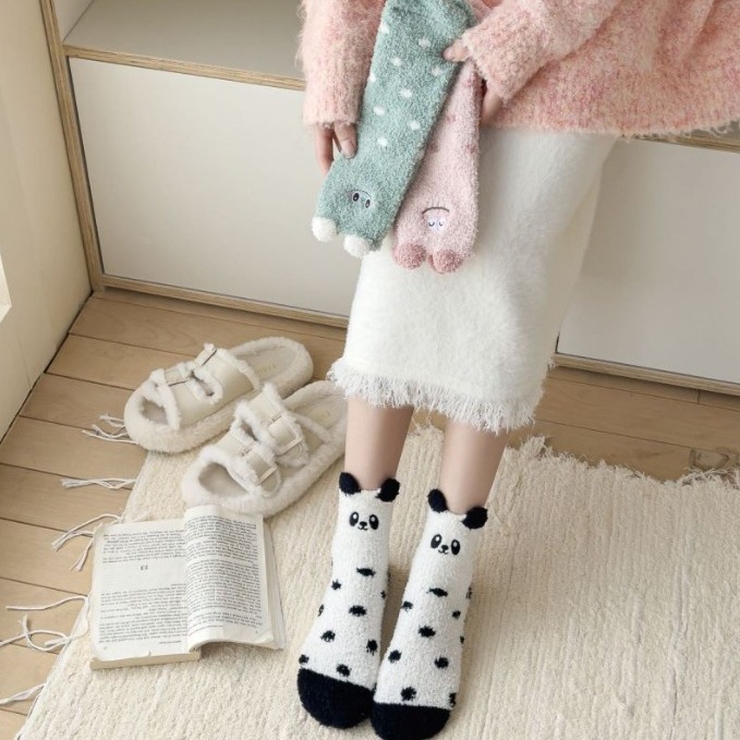 Calcetines de Piso de Terciopelo Coral de Poliéster Antiolor y Bordados para Invierno