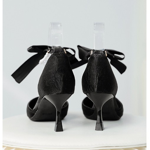 Zapatos franceses fragrantes para mujeres 2026 nuevos sandalias de perlas de arco puntiagudo temperamento de una palabra de hadas tacones altos