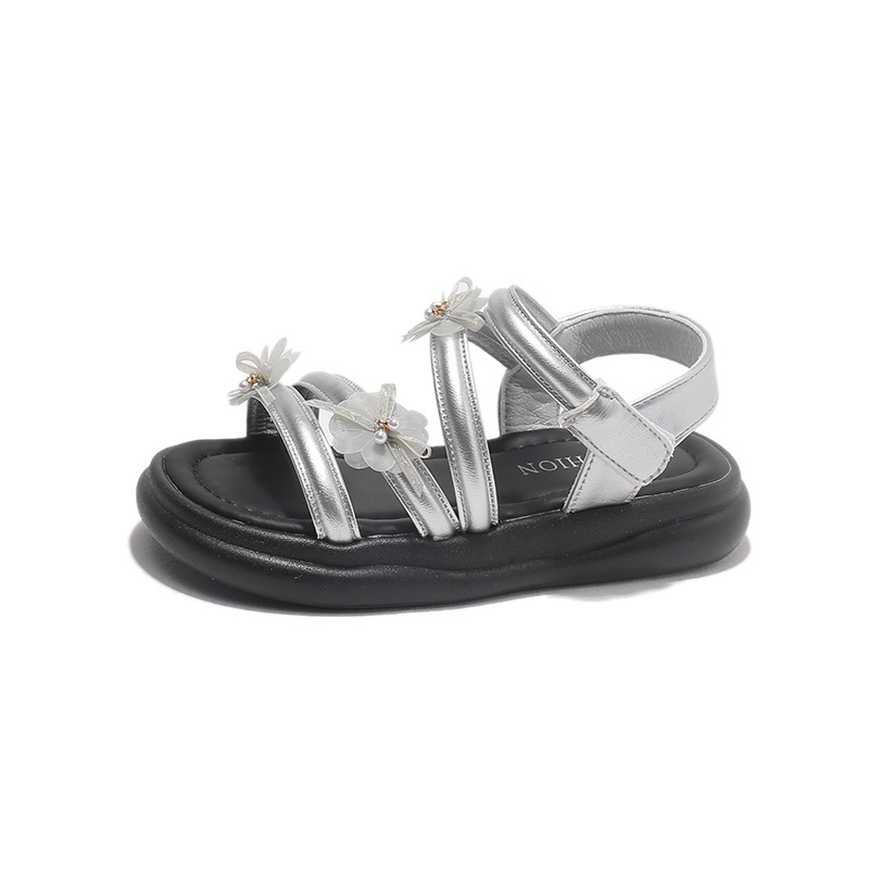 Zapatos de playa de chicas huecos de punta abierta primavera y verano 2026 nuevos zapatos de flores de encaje para niños zapatos de princesa de suela suave zapatos de moda romana image 6