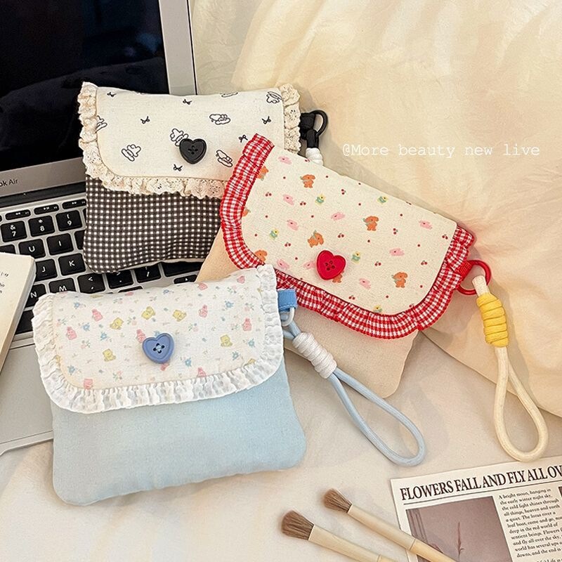 Trendy and cute heart-shaped sanitary napkin storage bag, portable and large capacity, perfect for carrying sanitary pads, a small pouch for everyday use, and a stylish pencil case for girls