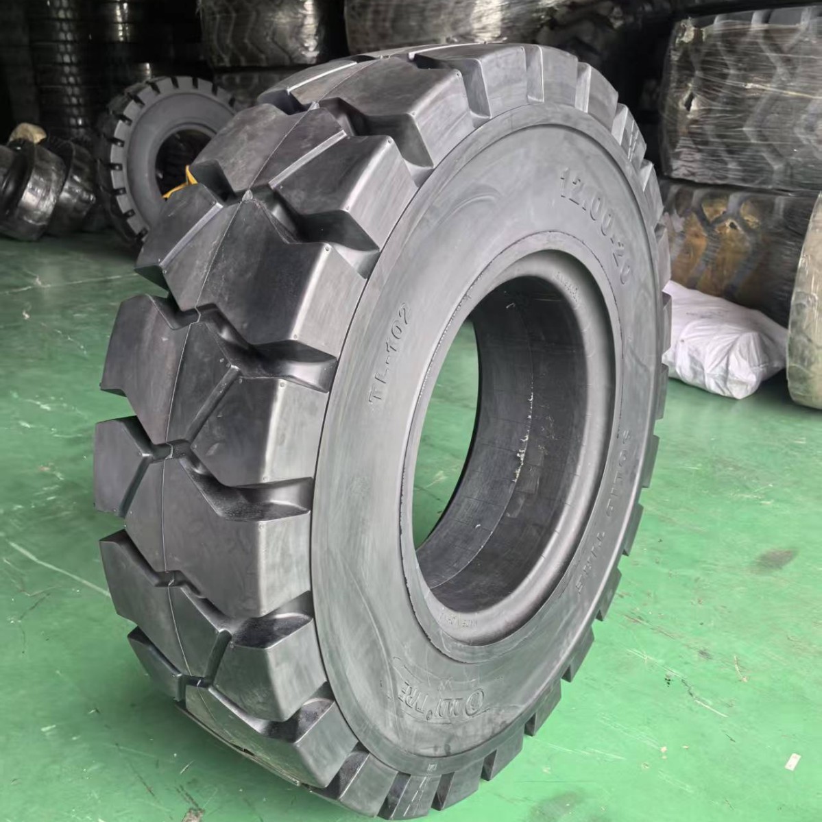 供应大迪实心轮胎1000-201200-20 1400-24钢厂/港口拖车实心轮胎