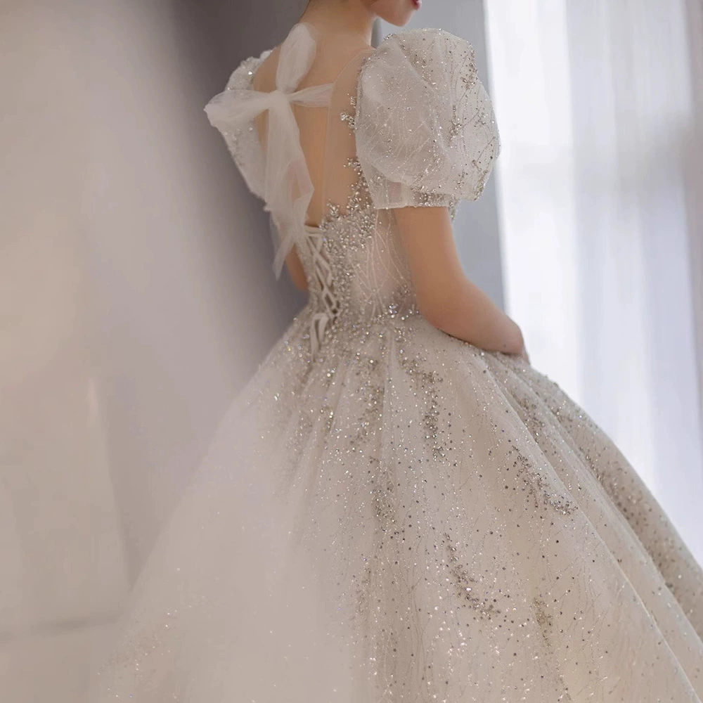 Свадебное платье French Bridal 2026 — дворцовый стиль, густая отделка, длинный шлейф, для беременных