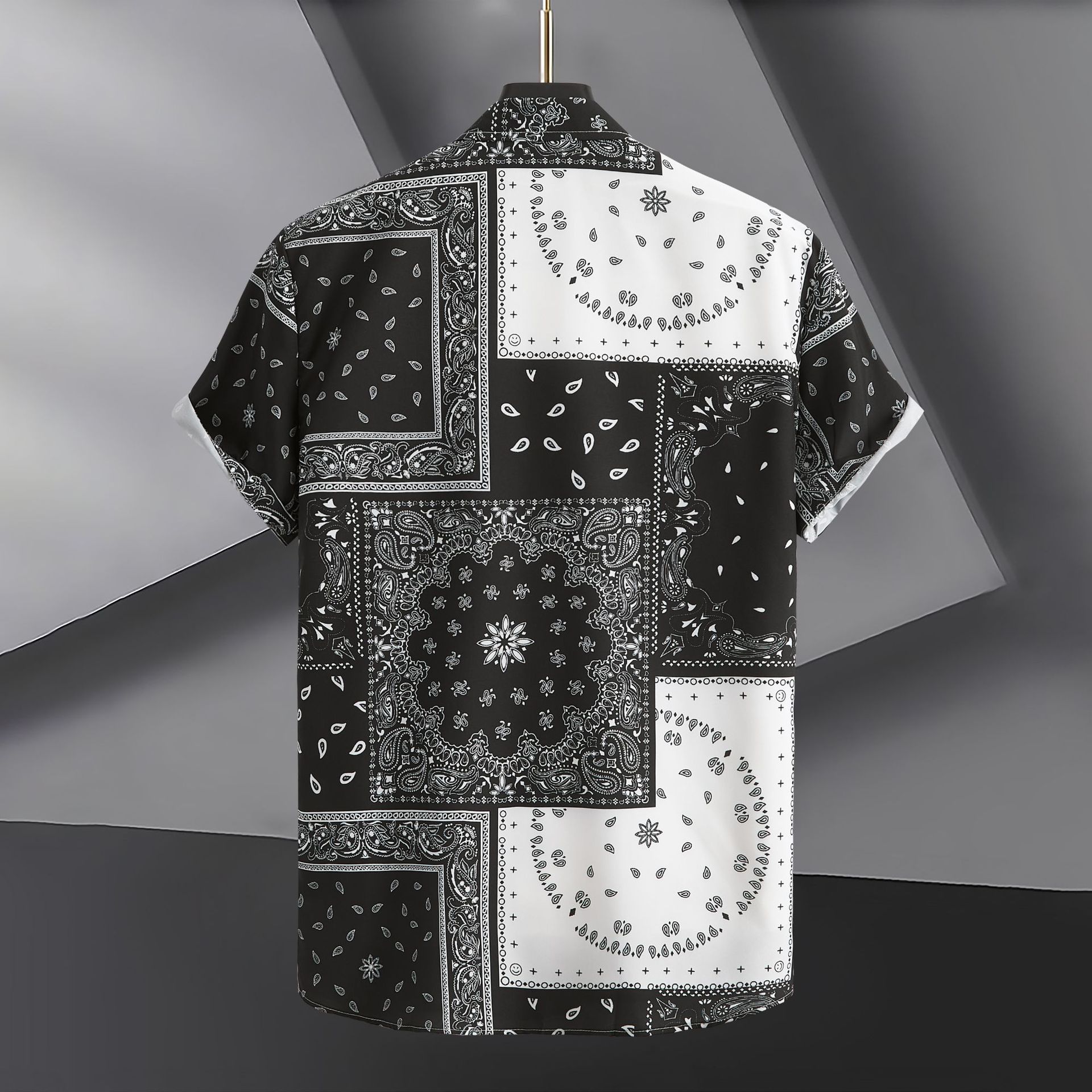 Camicia a maniche corte stampata digitale stile paisley moda uomo 2024_voghion.com