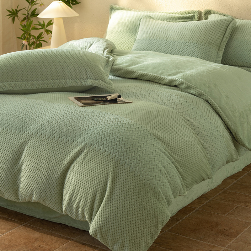 Cama de seda de leche caliente gruesa de cuatro piezas, seda de coral tallada 2025, nueva sopa de cama, colcha de cama de tres piezas