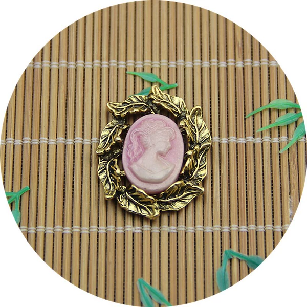 Pink Beauty Head (Ancient Gold)