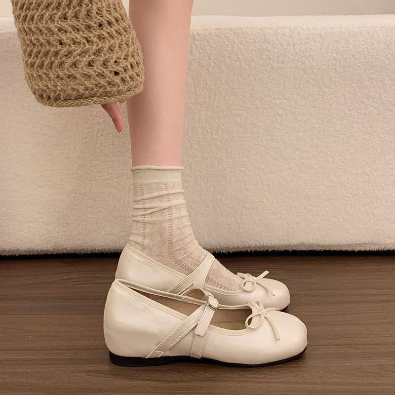 2026 nueva primavera y verano aumento de altura arco plateado zapatos de una sola mujer con falda zapatos de cuero Marizhen