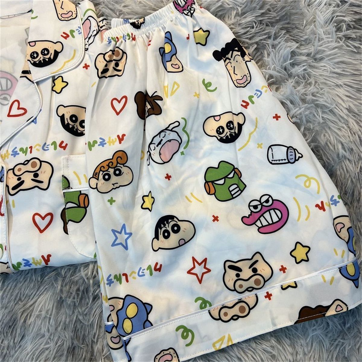 Venta al por mayor transfronteriza de seda de hielo de imitación de dibujos animados pequeños nuevos pijamas de verano para mujer traje de pantalones cortos de manga corta estampados ropa fina para el hogar estilo lindo