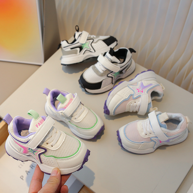 Zapatos de malla para niños, novedad primavera 2026, venta al por mayor, zapatos deportivos transpirables de suela blanda para bebés y niños pequeños, zapatos deportivos para niñas.