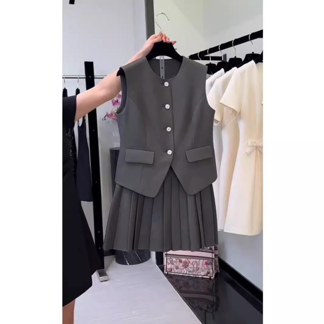 Bộ vest đen phối đồ FL240420 áo vest không tay mùa hè nữ áo gile xếp ly váy hai mảnh dáng nhỏ — Màu xám