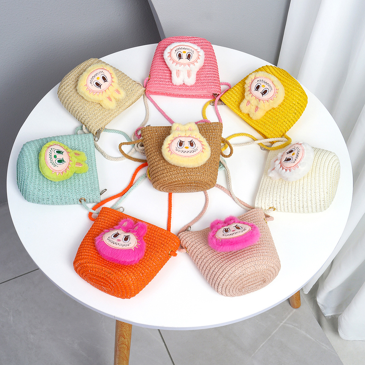 Cartoon adorable mochila de tela de tela de tela infantil hecha a mano creativa tejida de paja transpirable mini niñas mochila de tramo oblicuo