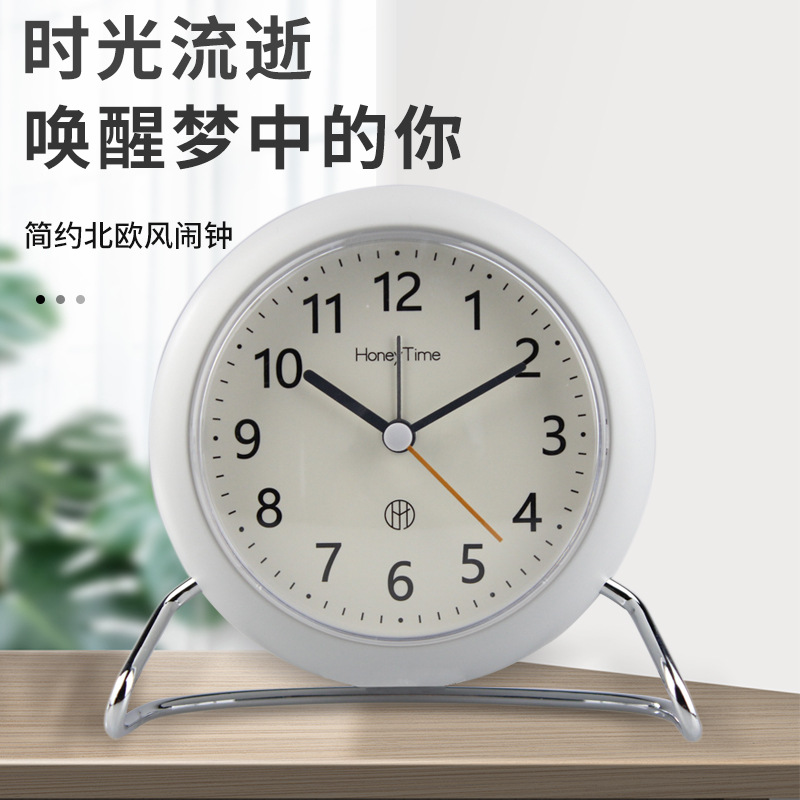 Modern Simple Nordic Style Silent Sweep Second Night Light Round Alarm Clock Personalized Home Decoration Bedside Clock Clock