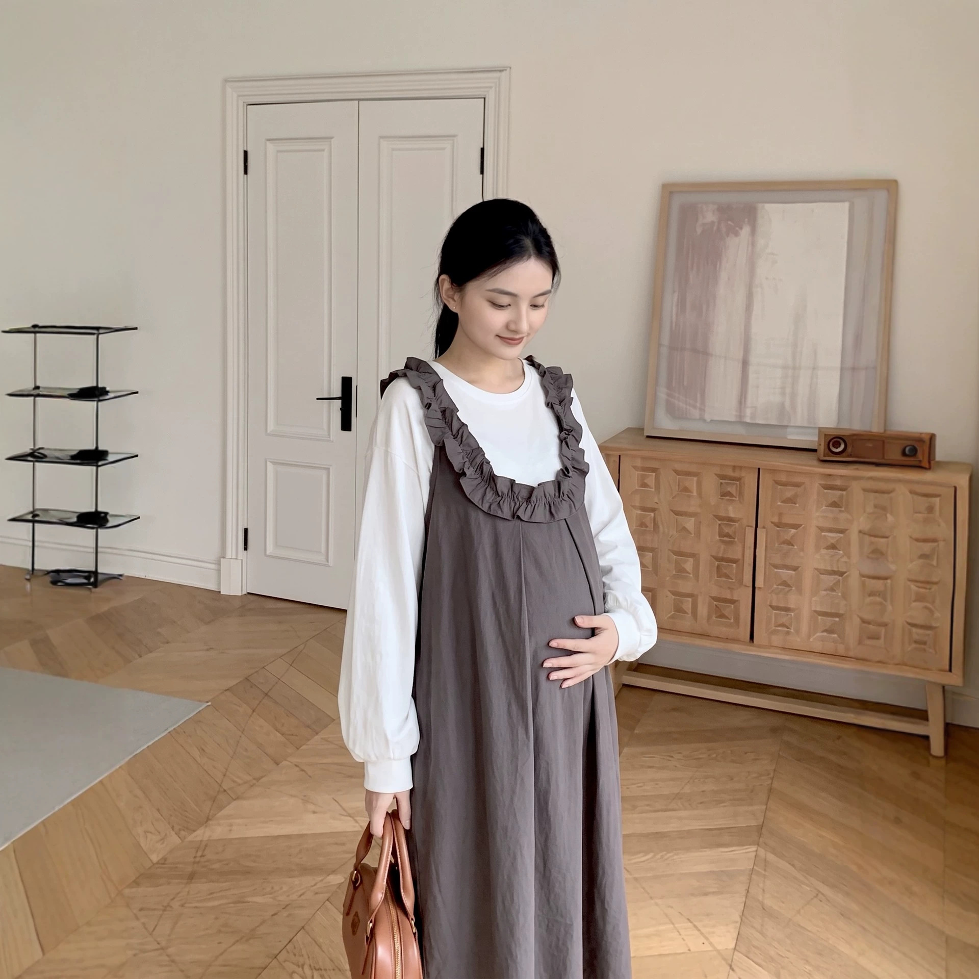 Early autumn new maternity wear, Japanese cute and age-reducing, tummy-concealing and slimming maternity tank dress, loose casual trendy mom dress